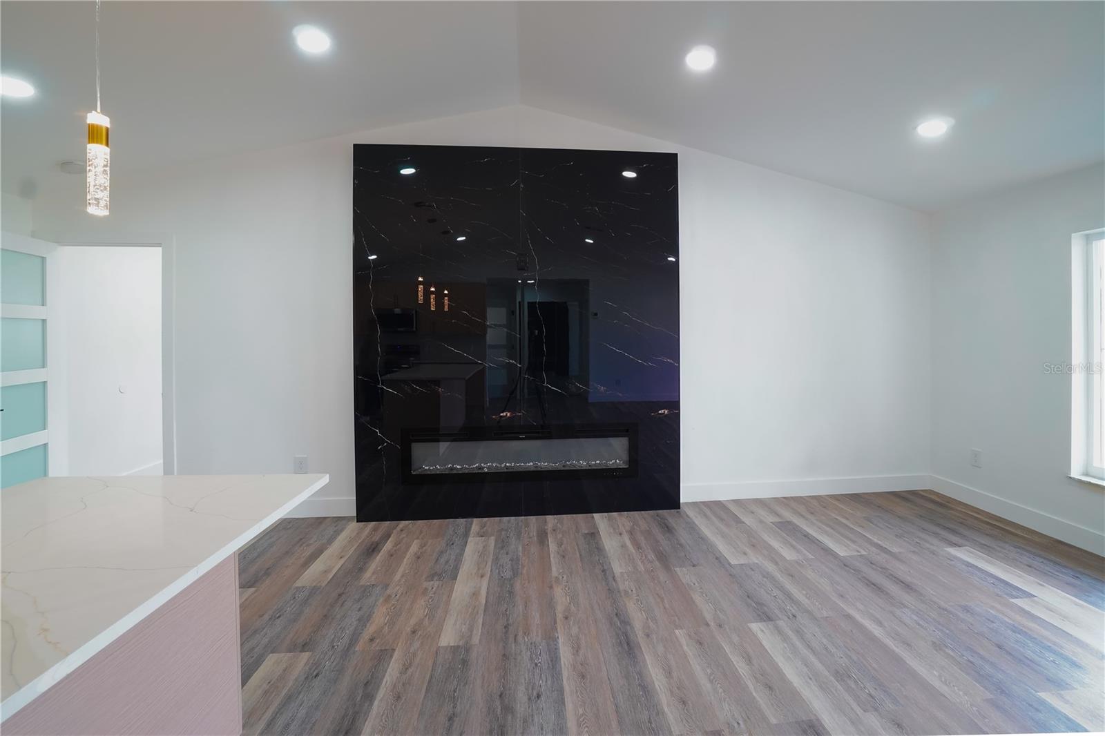 Image 21 of 61 For 12321 Alta Mira Street