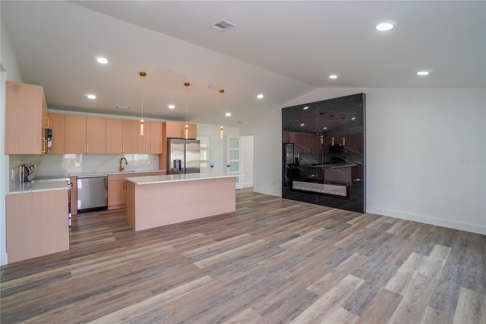 Image 6 of 61 For 12321 Alta Mira Street