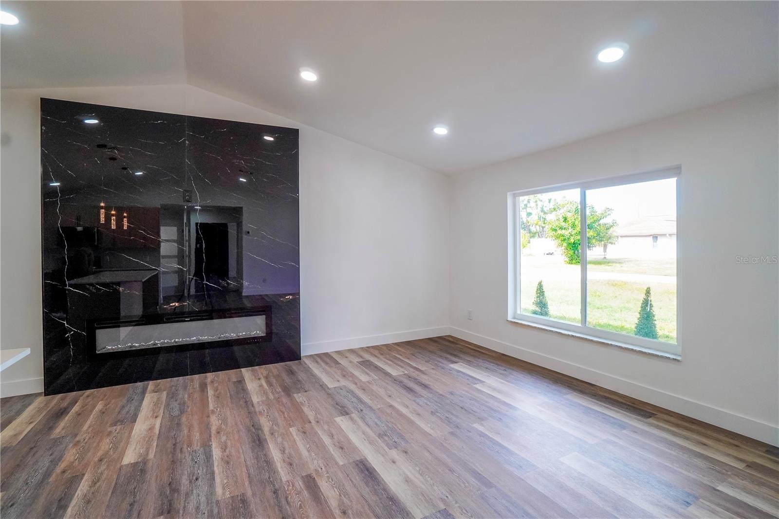 Image 8 of 61 For 12321 Alta Mira Street