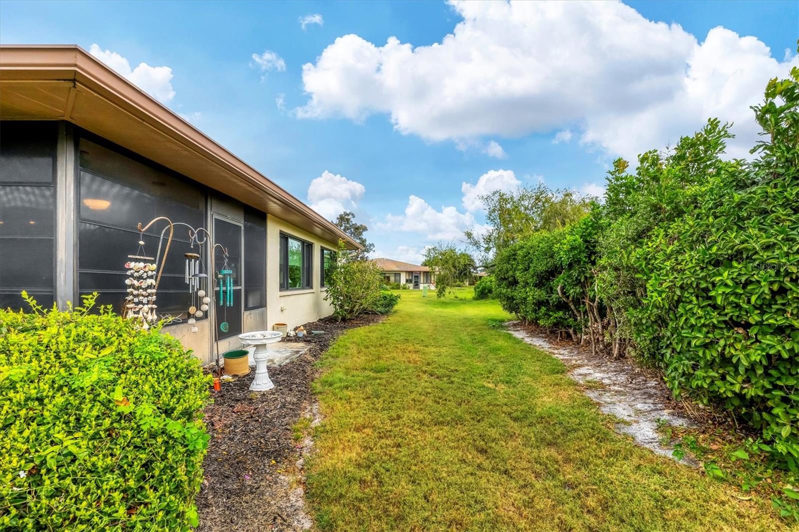 Image 28 of 39 For 769 Vivienda South Court 10