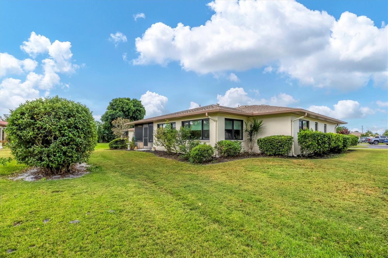 Image 32 of 39 For 769 Vivienda South Court 10