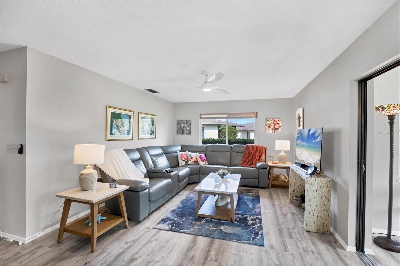 Image 6 of 39 For 769 Vivienda South Court 10