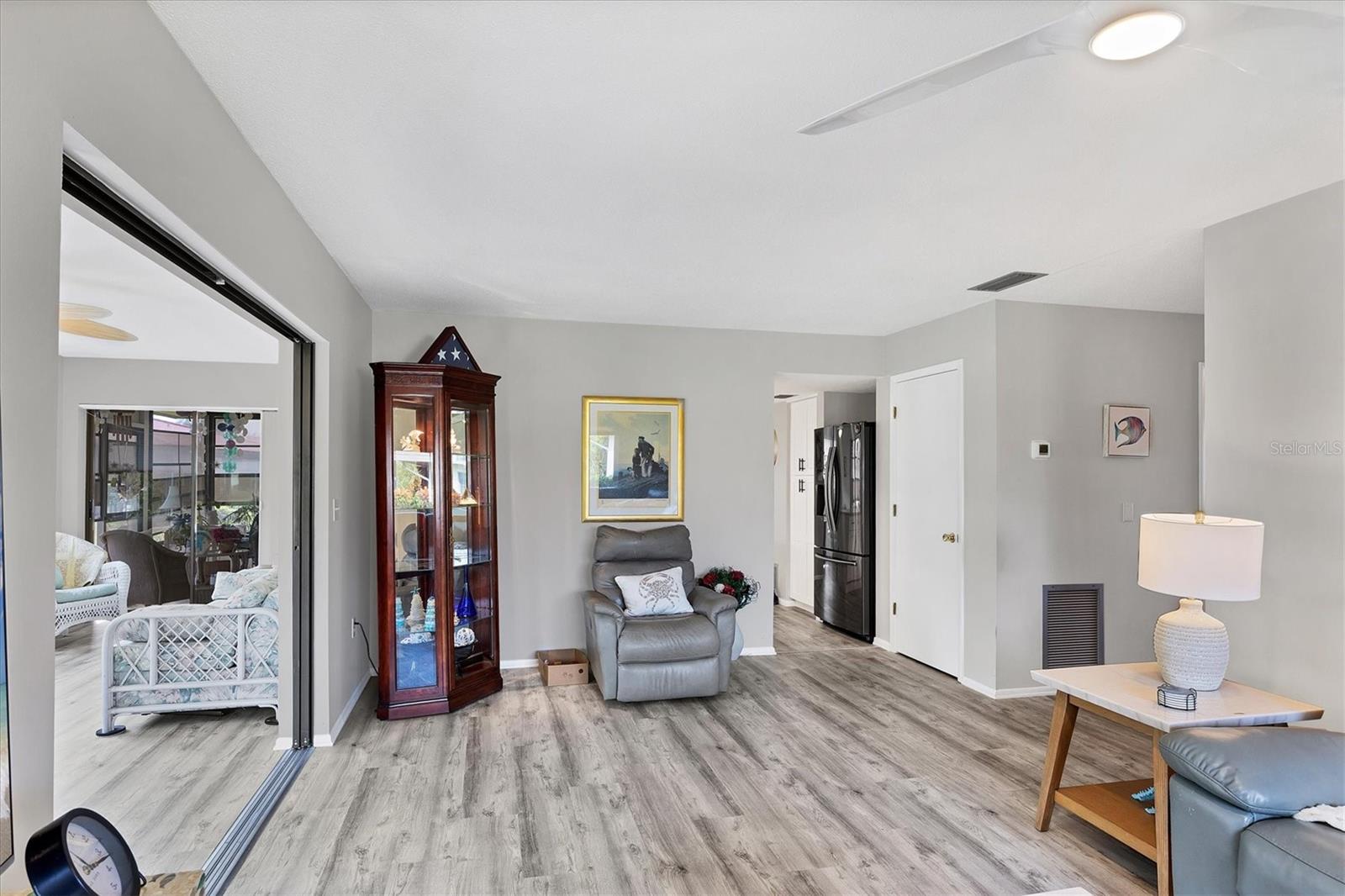 Image 7 of 39 For 769 Vivienda South Court 10