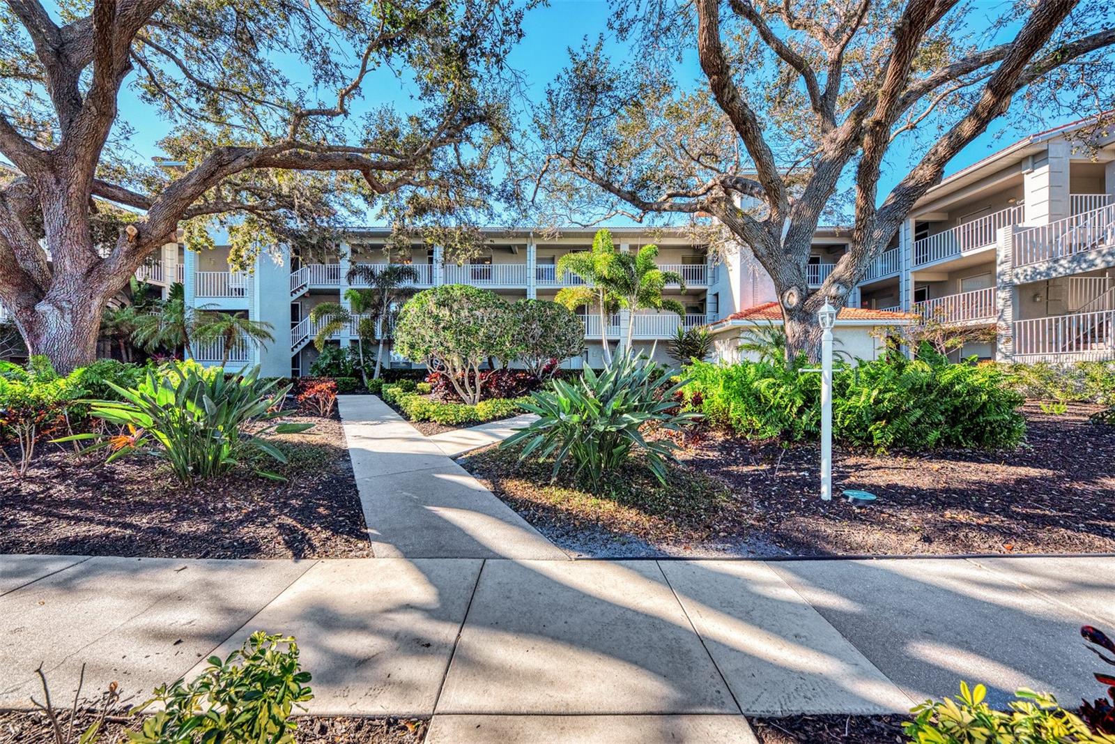 Image 4 of 95 For 9300 Clubside Circle 1303