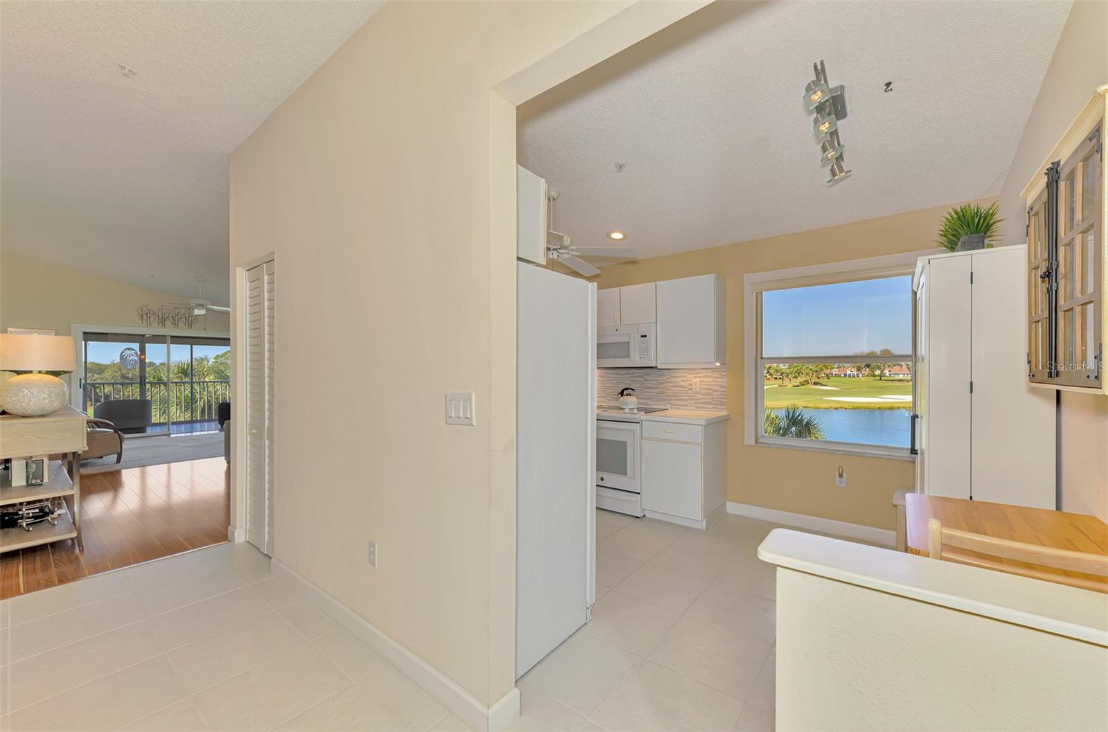 Image 6 of 95 For 9300 Clubside Circle 1303