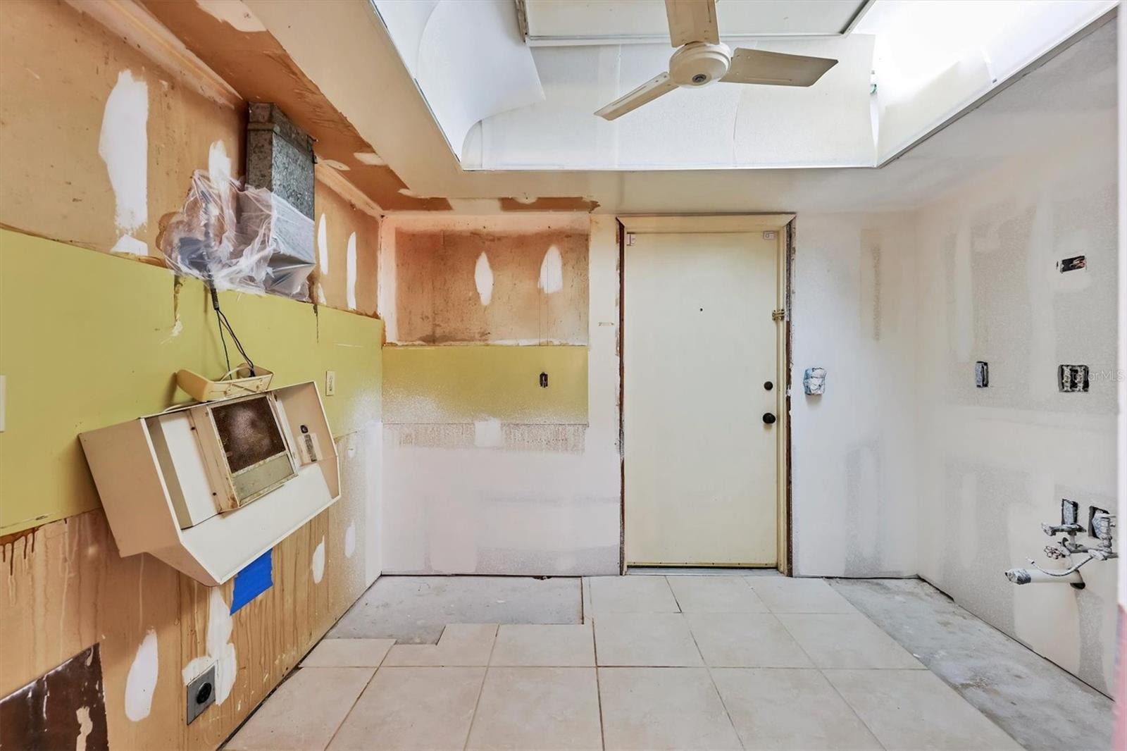 Image 12 of 53 For 101 Whispering Sands Drive 205