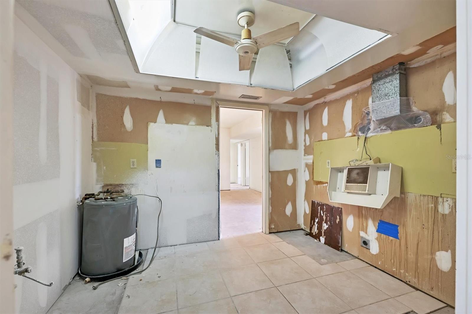 Image 14 of 53 For 101 Whispering Sands Drive 205