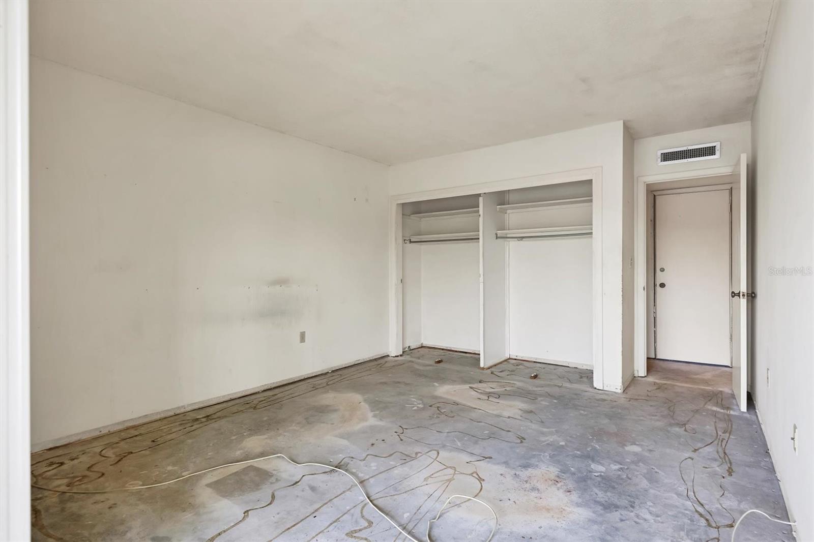 Image 23 of 53 For 101 Whispering Sands Drive 205