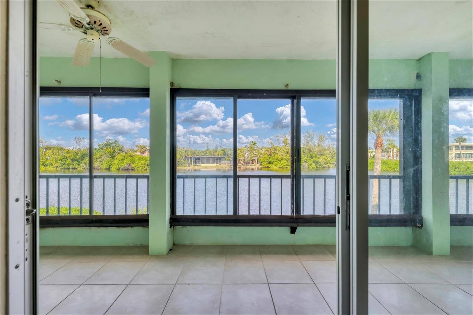 Image 25 of 53 For 101 Whispering Sands Drive 205