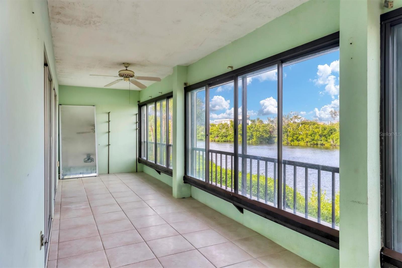 Image 27 of 53 For 101 Whispering Sands Drive 205