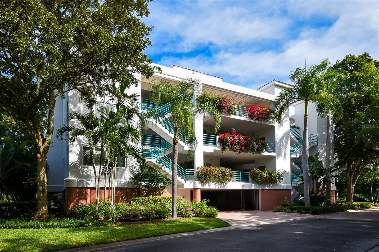 Image 5 of 73 For 360 Gulf Of Mexico Drive 322