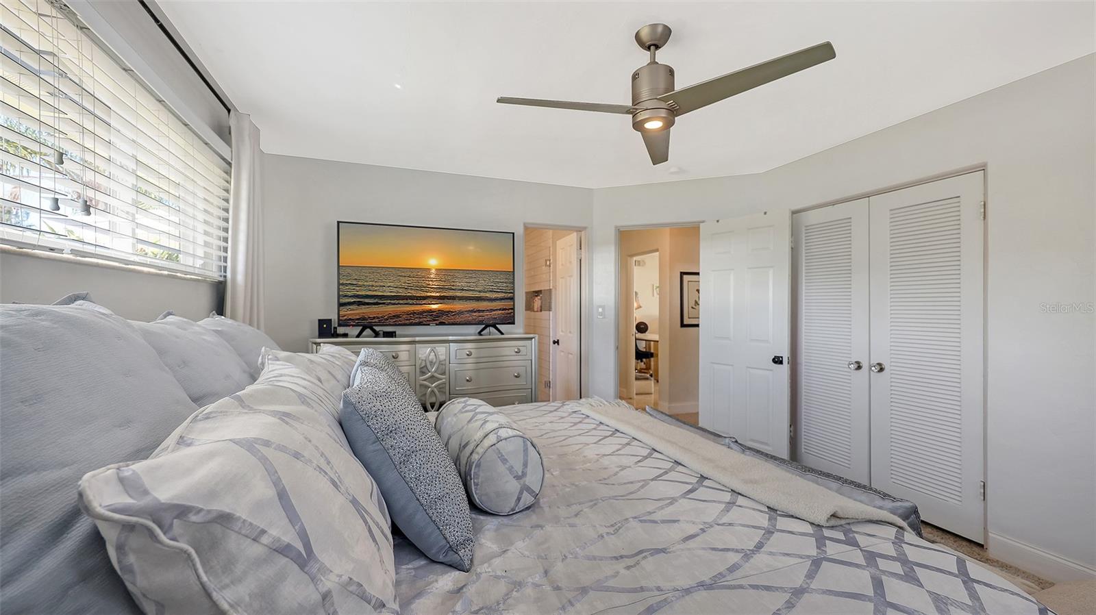 Image 17 of 53 For 2525 Hibiscus Street