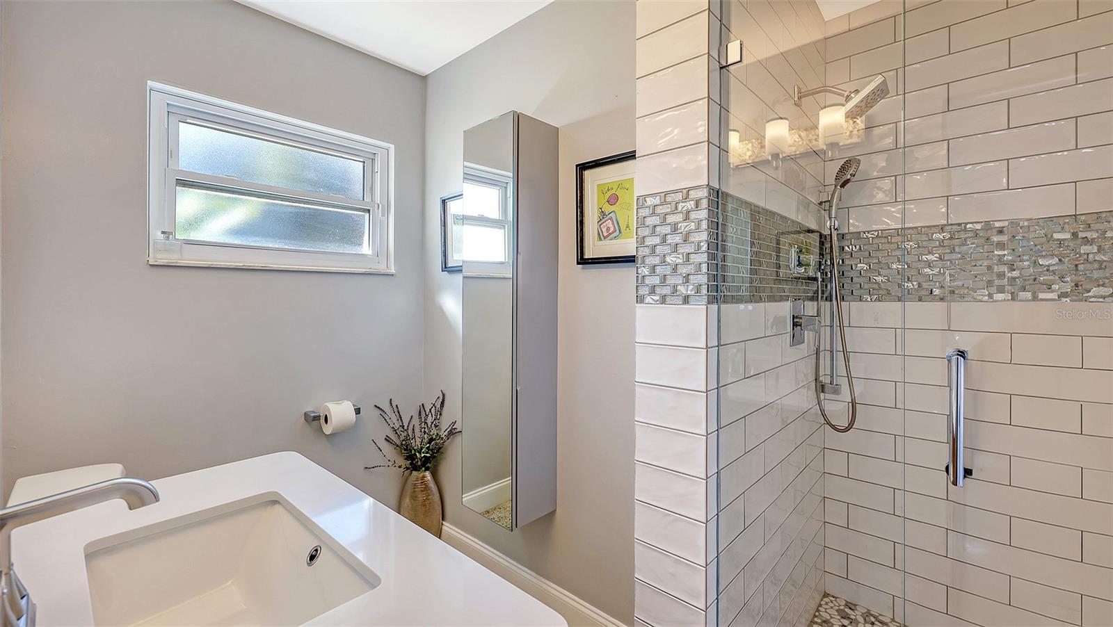 Image 18 of 53 For 2525 Hibiscus Street