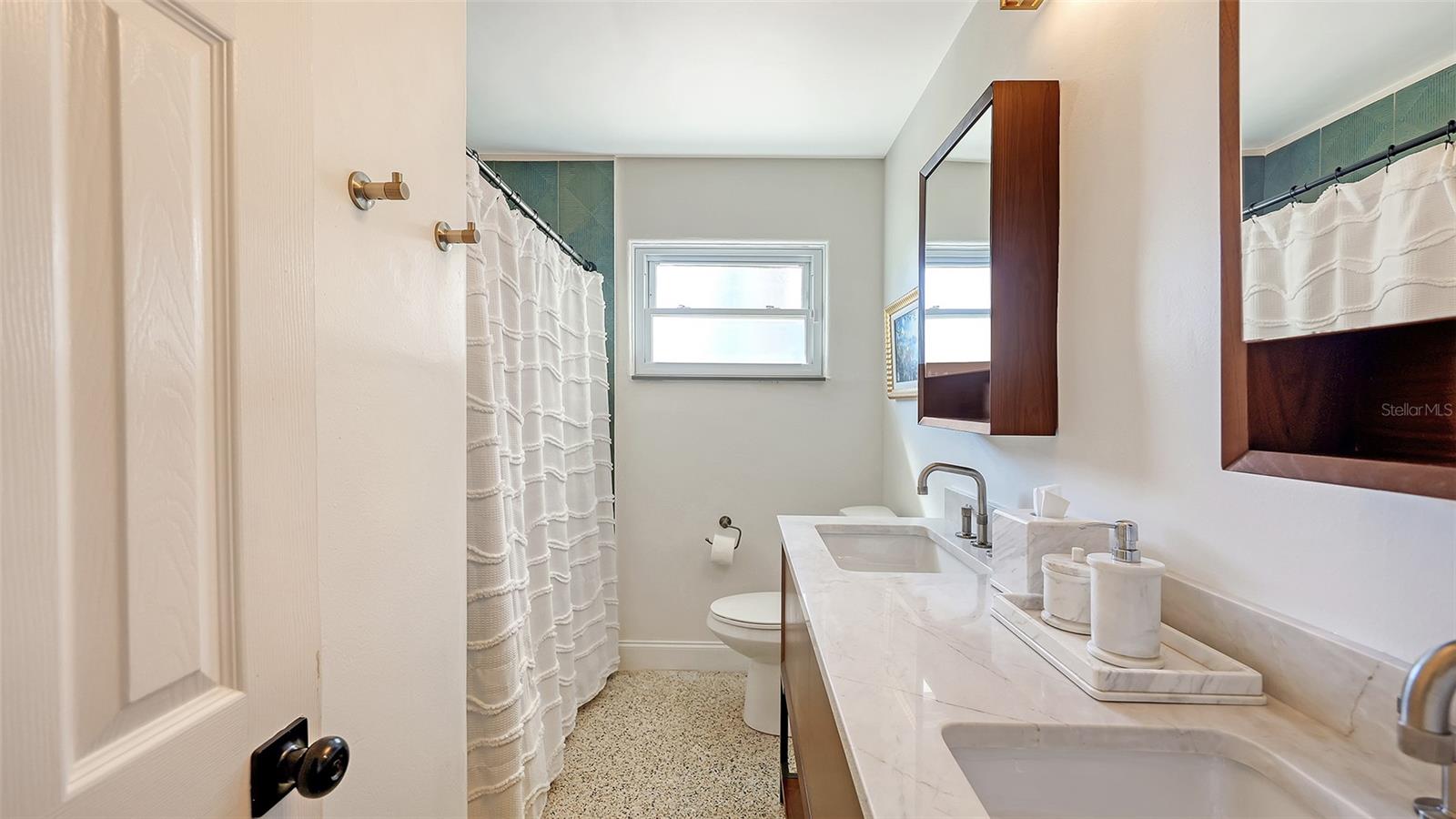 Image 23 of 53 For 2525 Hibiscus Street