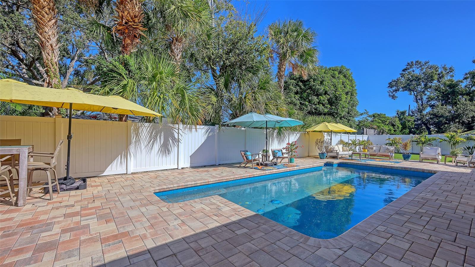 Image 33 of 53 For 2525 Hibiscus Street