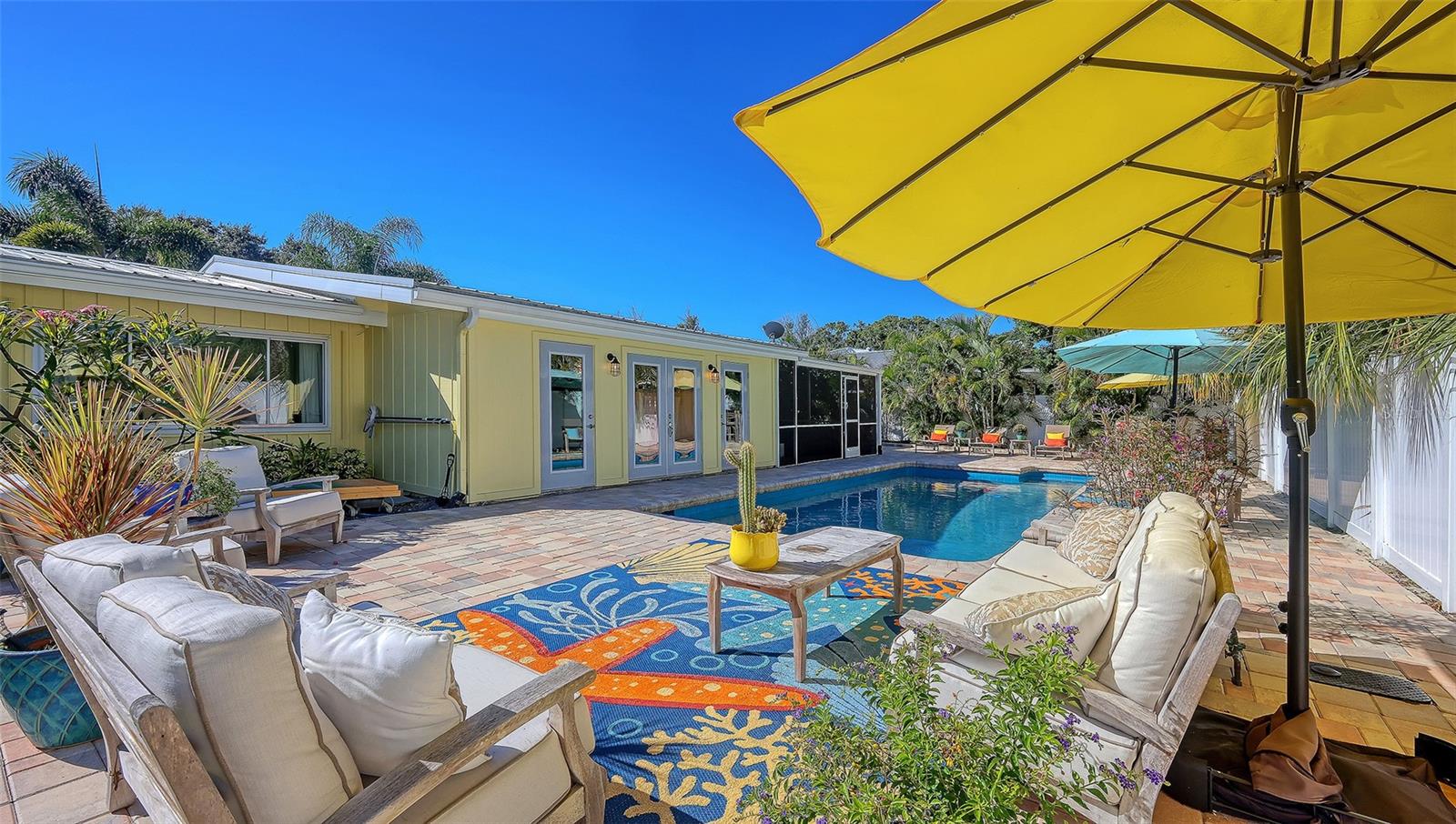 Image 36 of 53 For 2525 Hibiscus Street