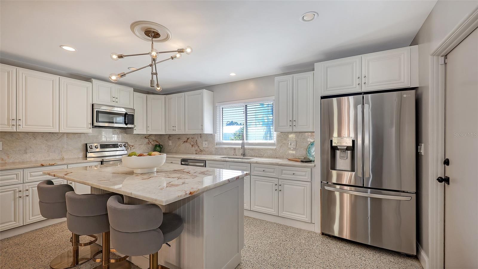 Image 5 of 53 For 2525 Hibiscus Street