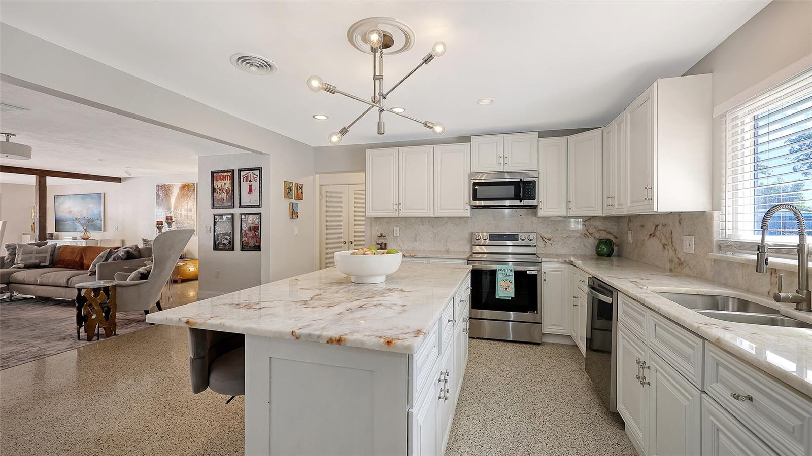 Image 6 of 53 For 2525 Hibiscus Street