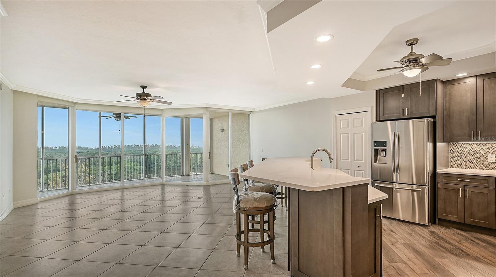 Image 14 of 99 For 401 N Point Road 603