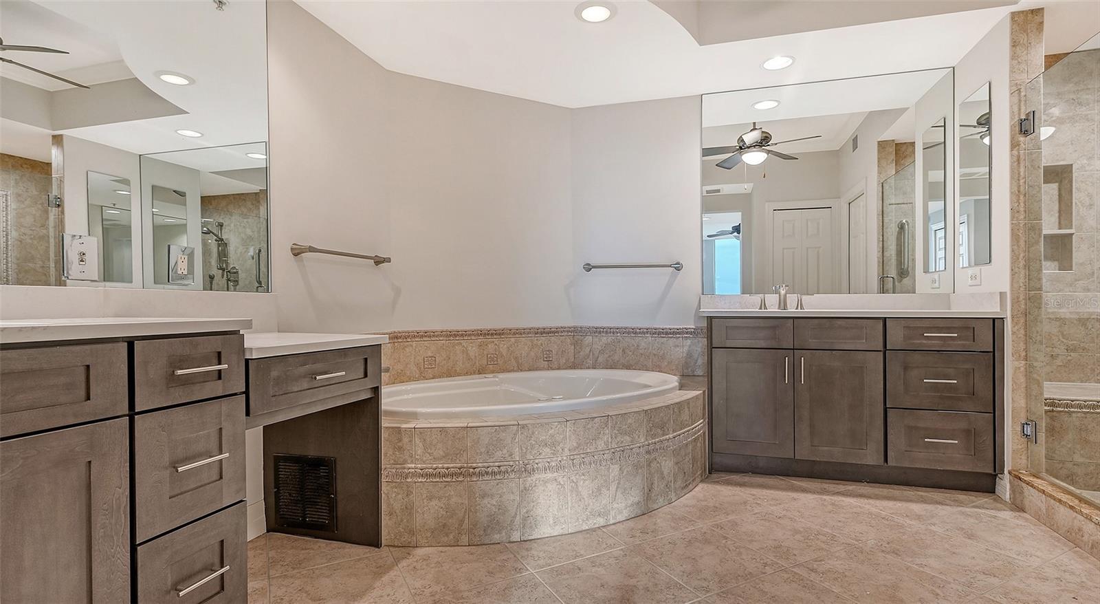 Image 35 of 99 For 401 N Point Road 603