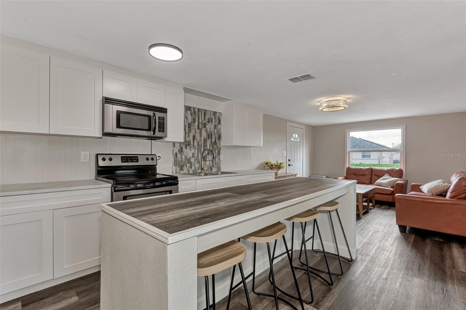 Image 11 of 19 For 304 San Carlos Avenue