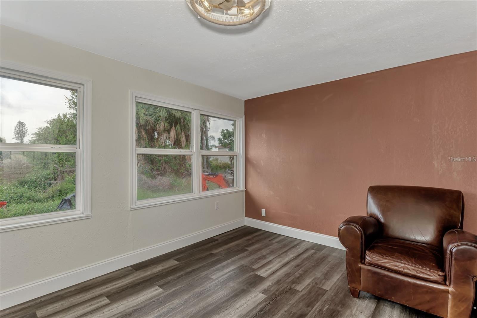 Image 12 of 19 For 304 San Carlos Avenue