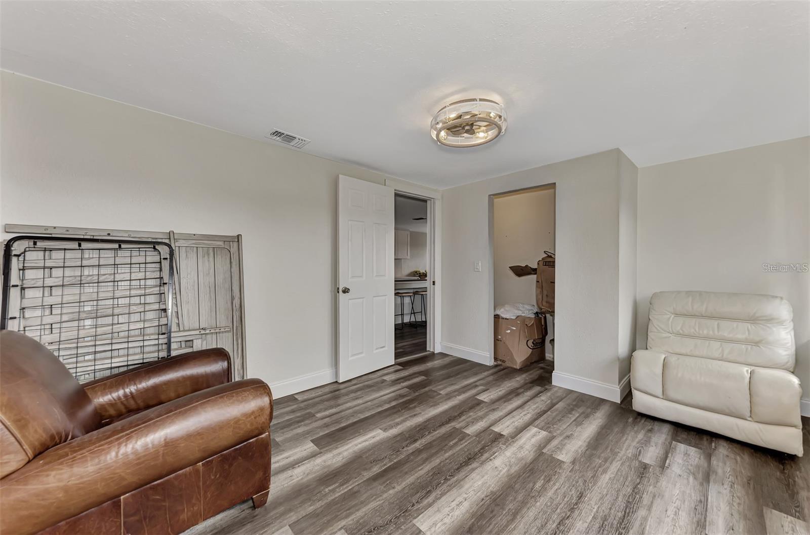 Image 13 of 19 For 304 San Carlos Avenue