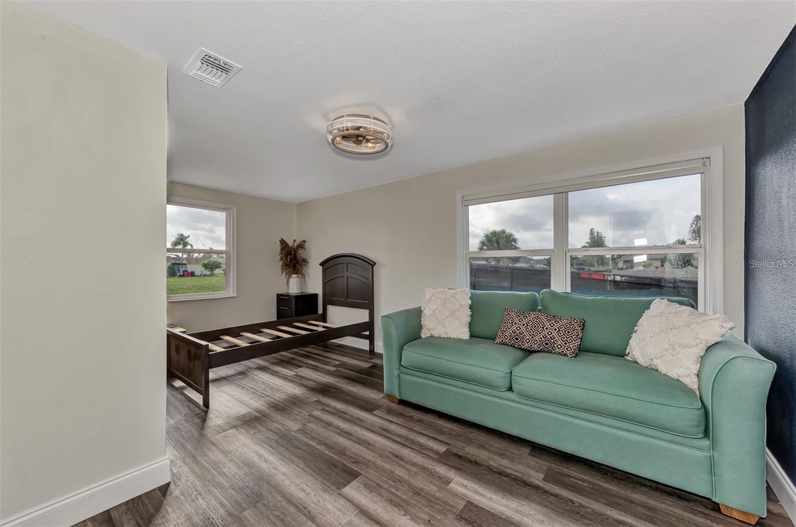 Image 15 of 19 For 304 San Carlos Avenue