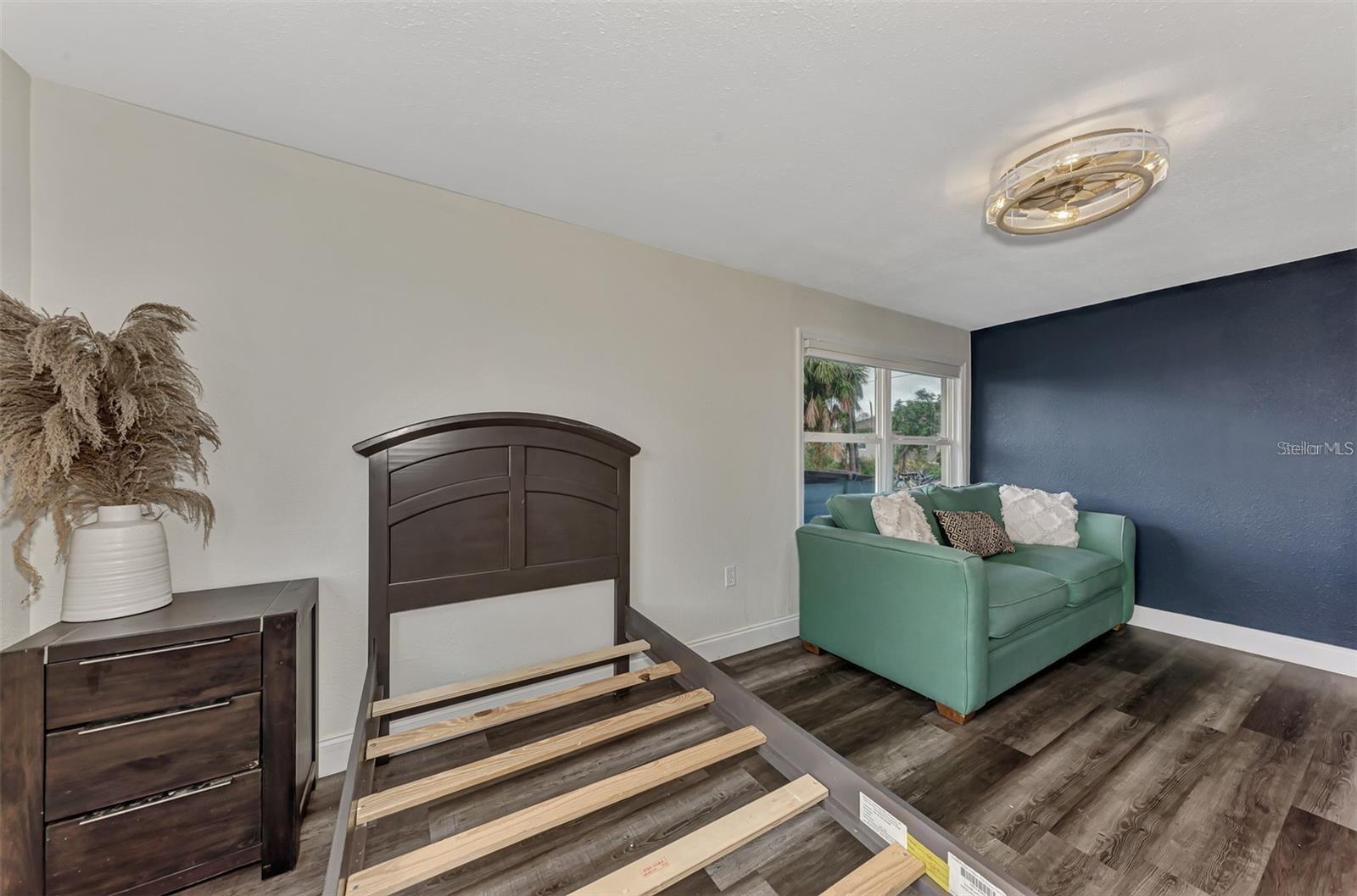 Image 16 of 19 For 304 San Carlos Avenue