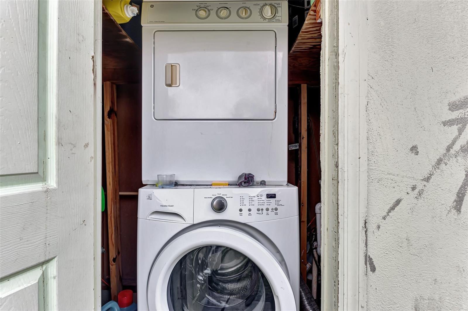 Image 17 of 19 For 304 San Carlos Avenue