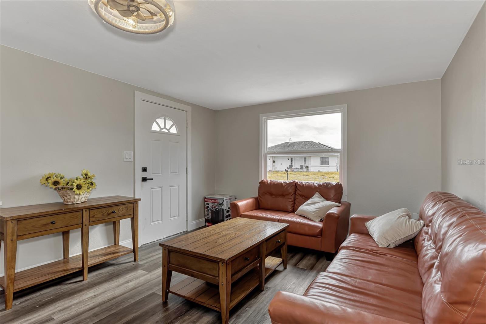 Image 2 of 19 For 304 San Carlos Avenue