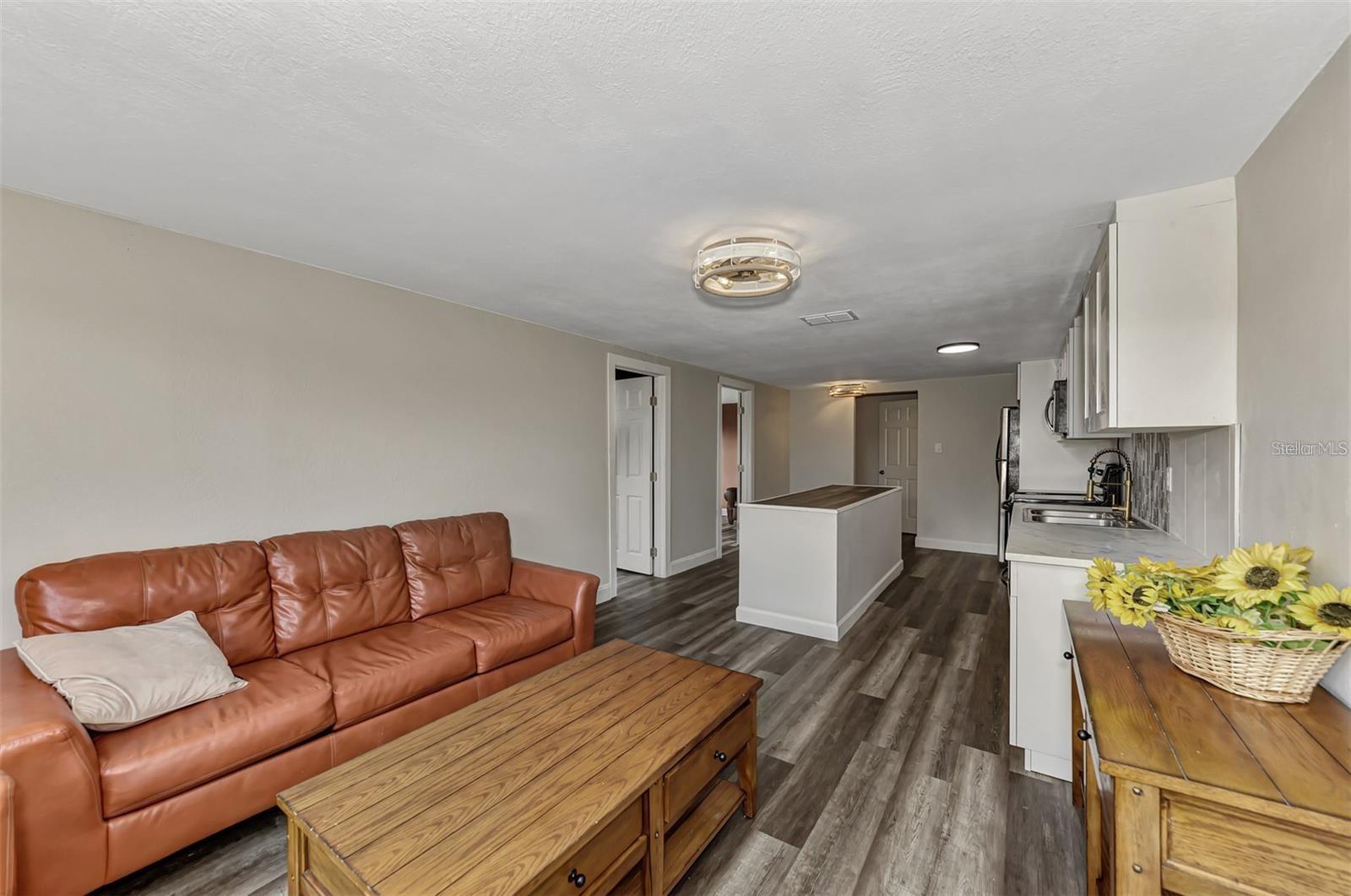 Image 4 of 19 For 304 San Carlos Avenue