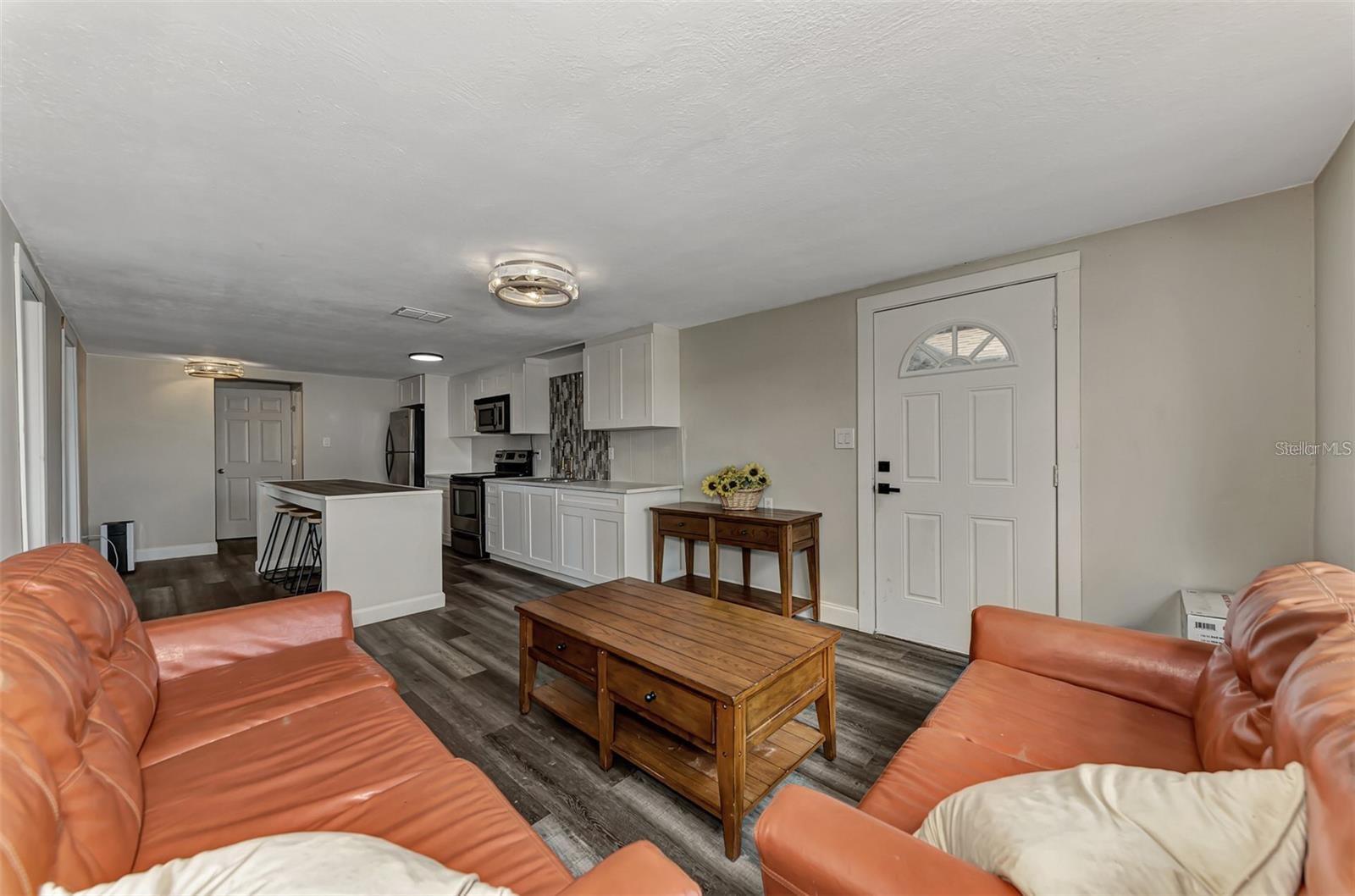 Image 5 of 19 For 304 San Carlos Avenue