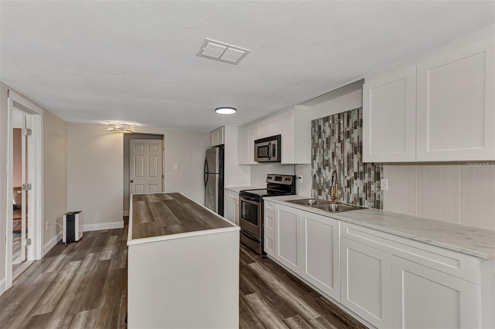 Image 6 of 19 For 304 San Carlos Avenue