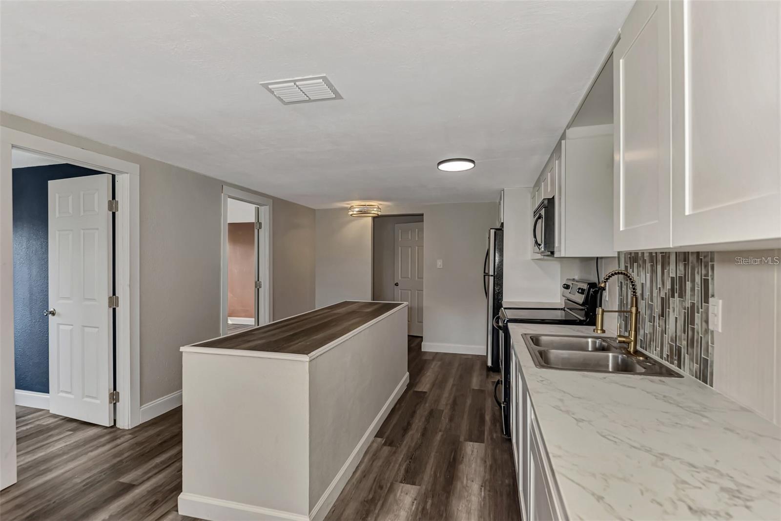 Image 7 of 19 For 304 San Carlos Avenue