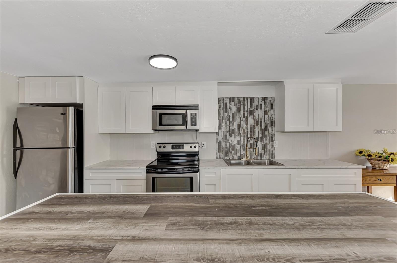 Image 8 of 19 For 304 San Carlos Avenue