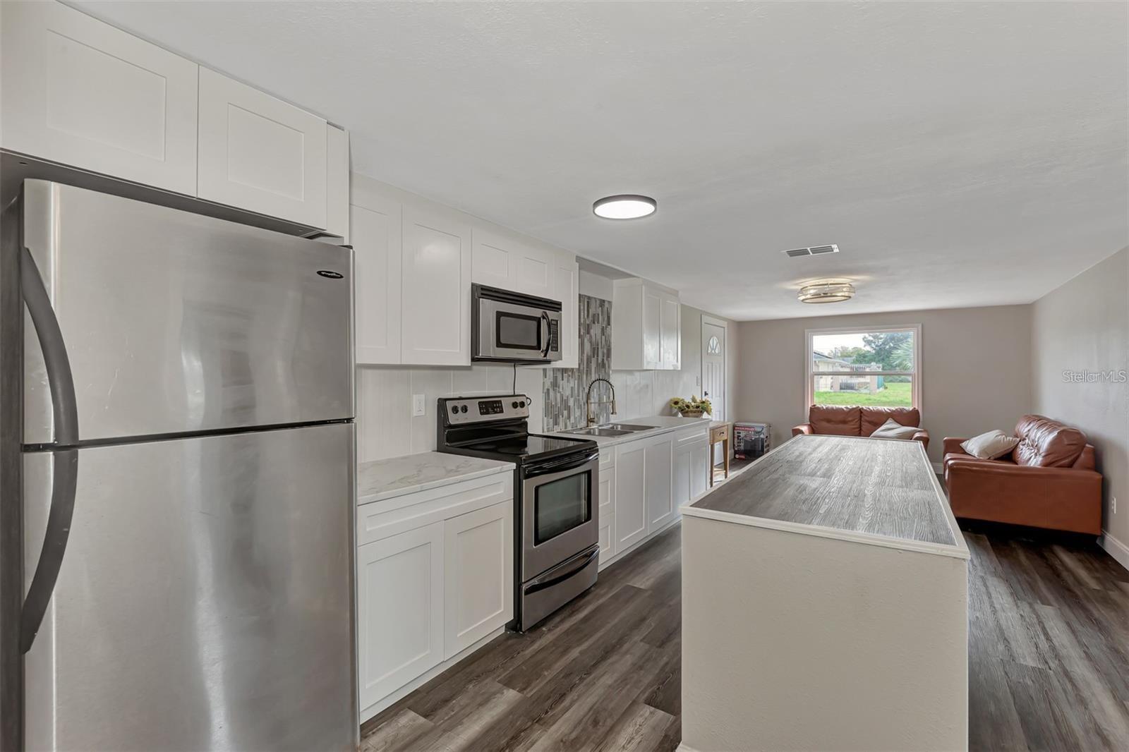 Image 9 of 19 For 304 San Carlos Avenue