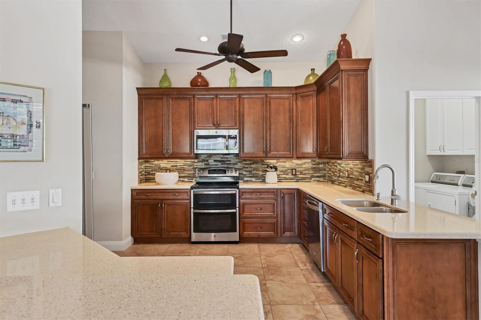 Image 16 of 79 For 8945 Olde Hickory Avenue