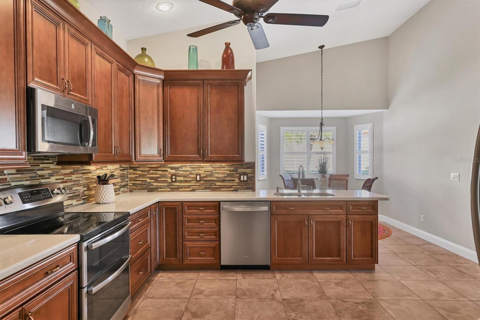 Image 18 of 79 For 8945 Olde Hickory Avenue