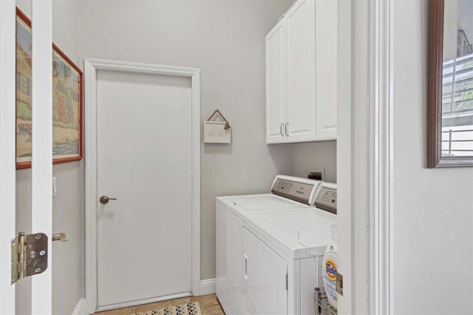 Image 31 of 79 For 8945 Olde Hickory Avenue