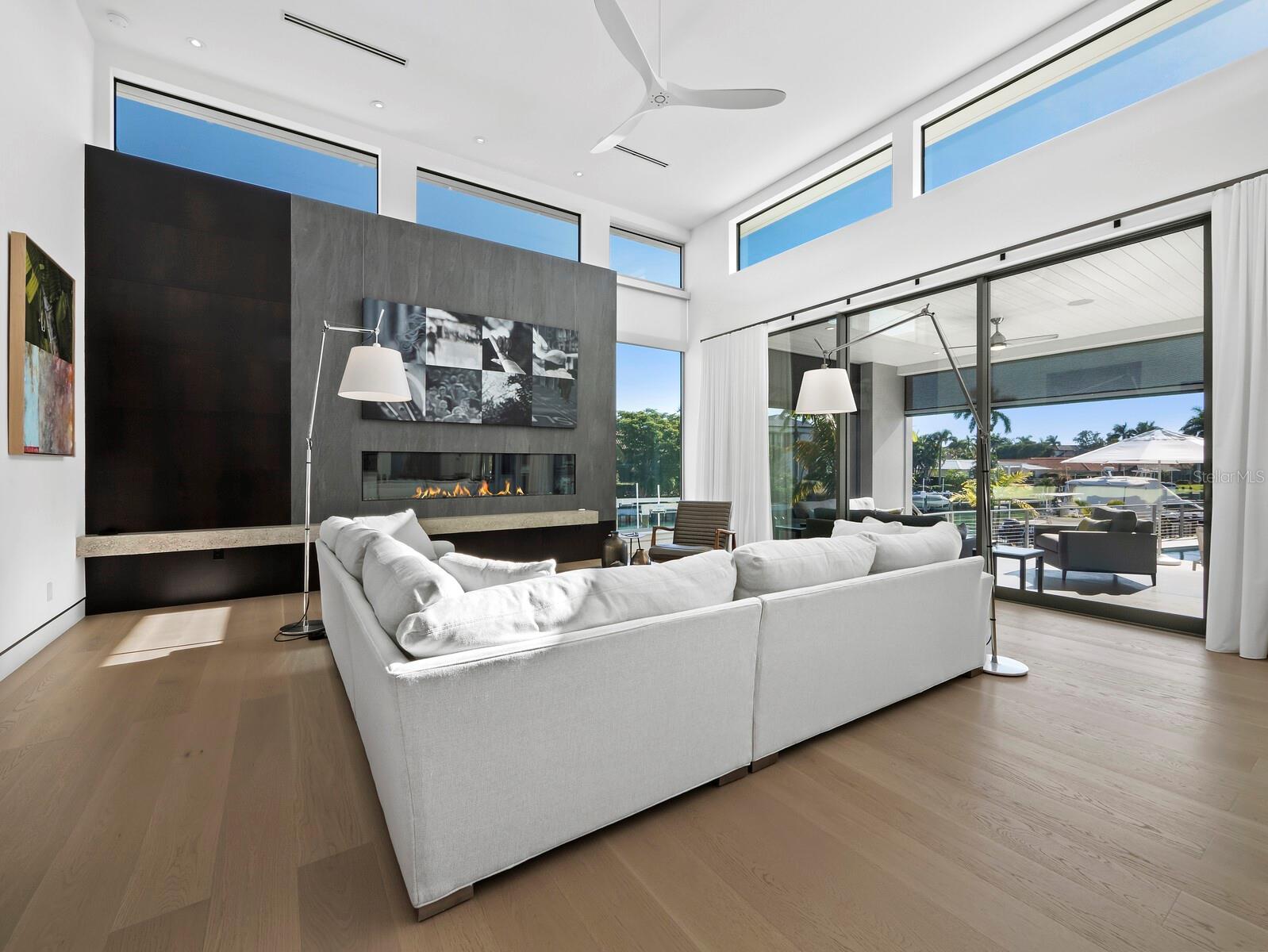 Listing photo id 10 for 656 Owl Drive