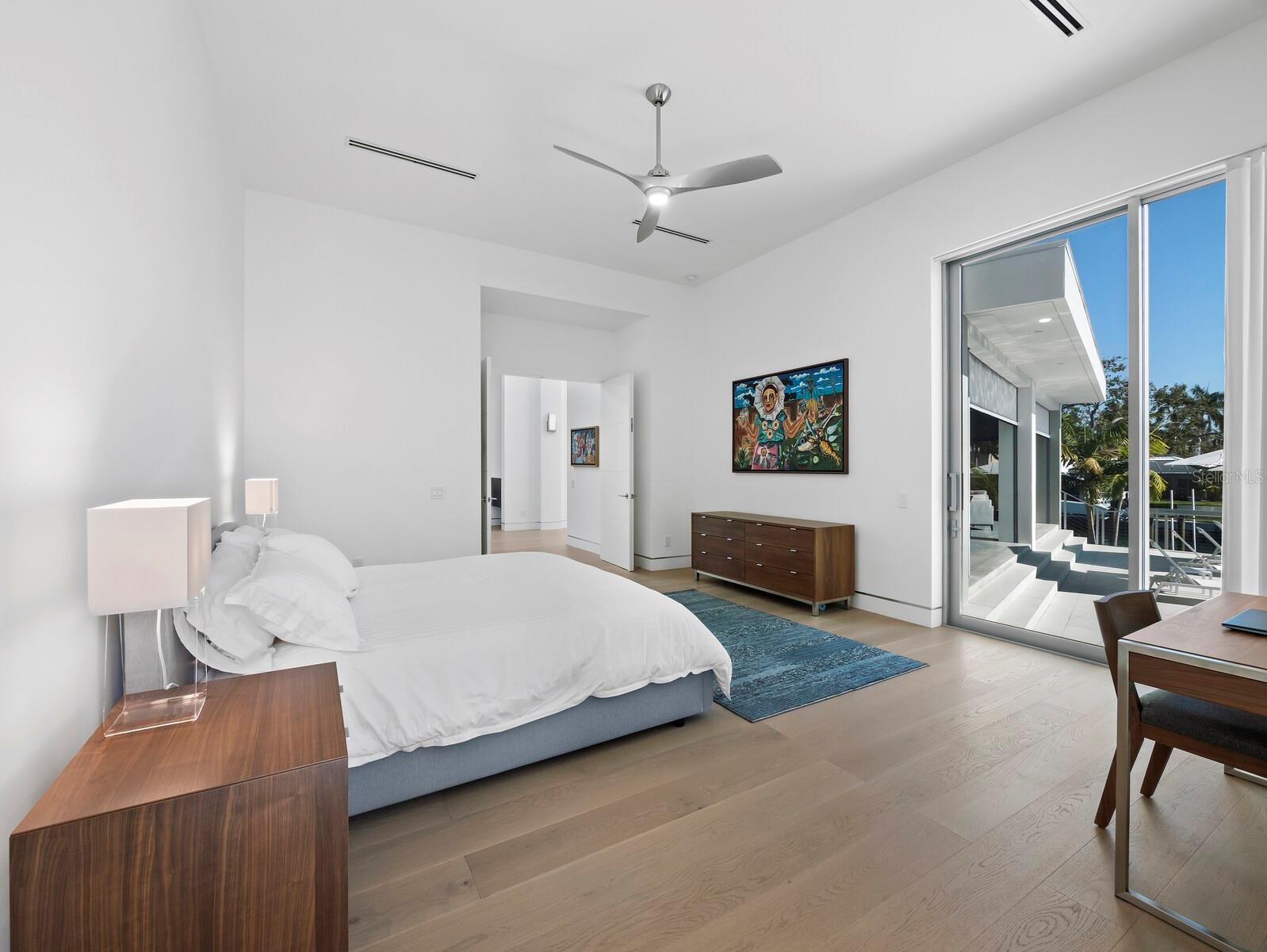 Listing photo id 14 for 656 Owl Drive