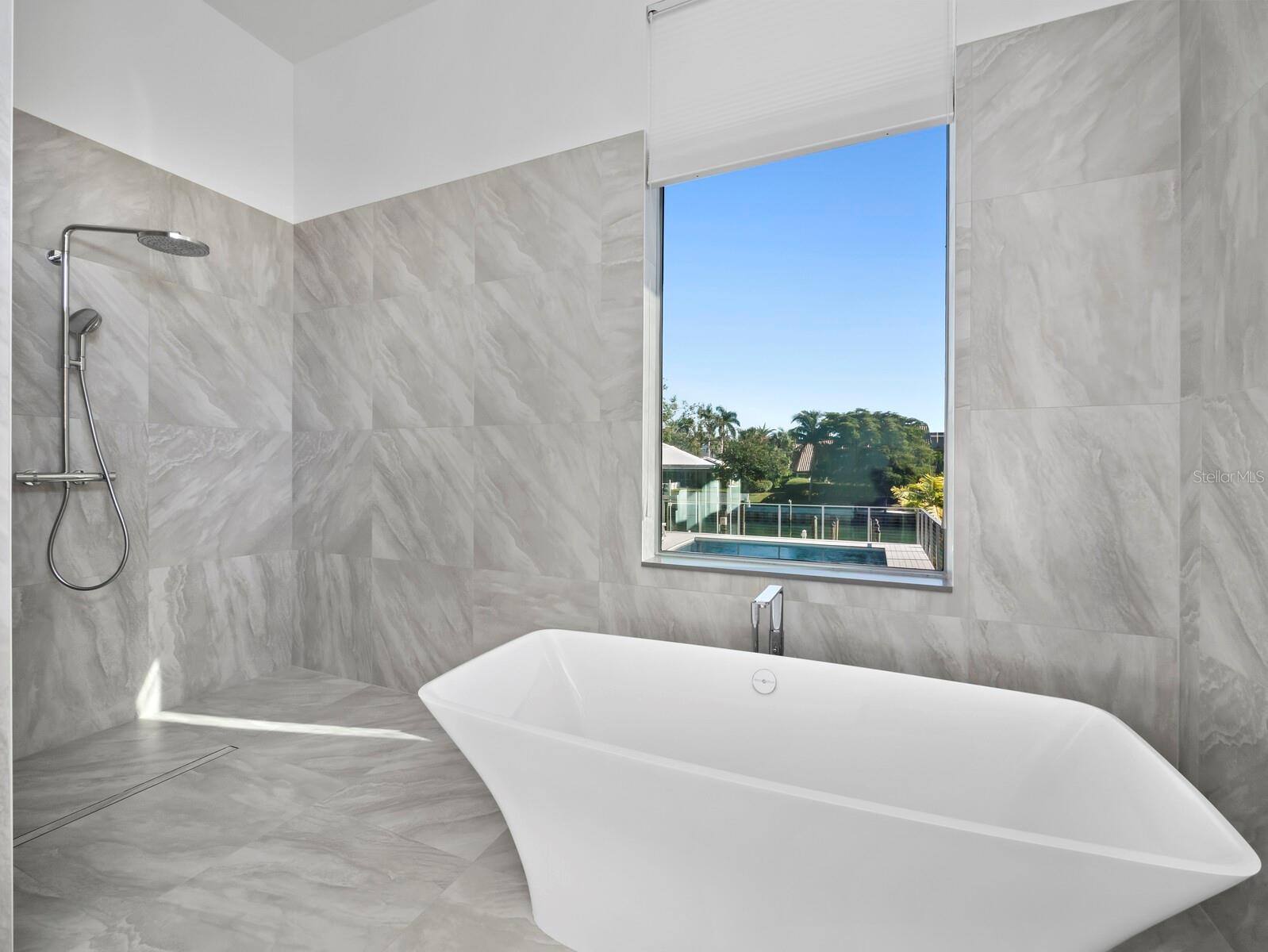 Listing photo id 19 for 656 Owl Drive