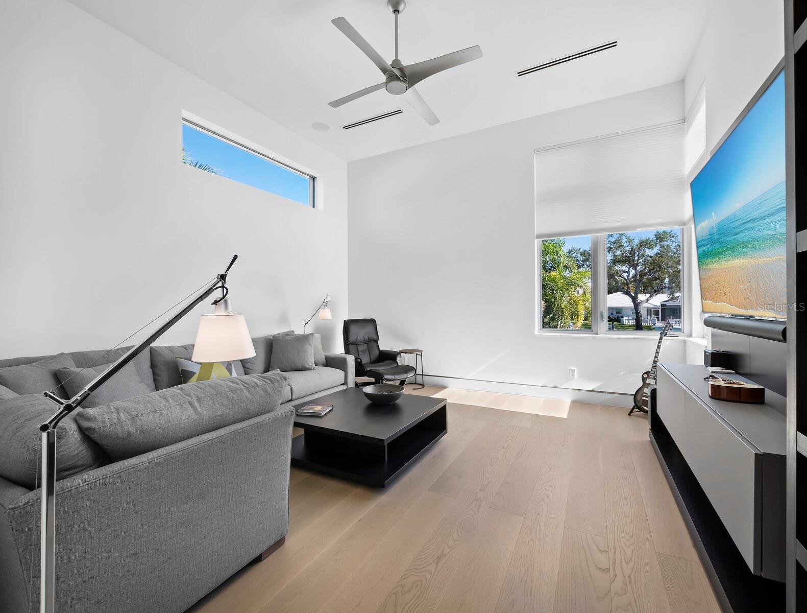 Listing photo id 21 for 656 Owl Drive