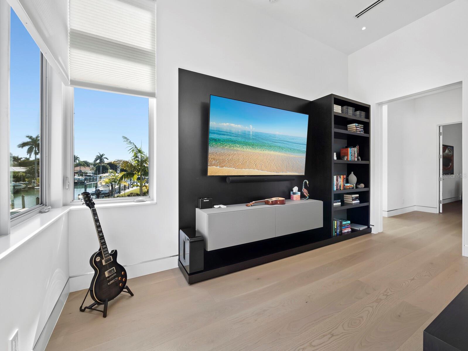 Listing photo id 22 for 656 Owl Drive