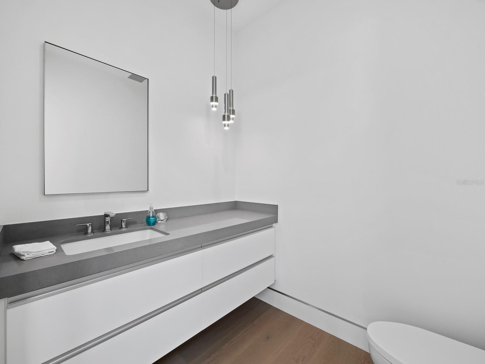 Listing photo id 29 for 656 Owl Drive