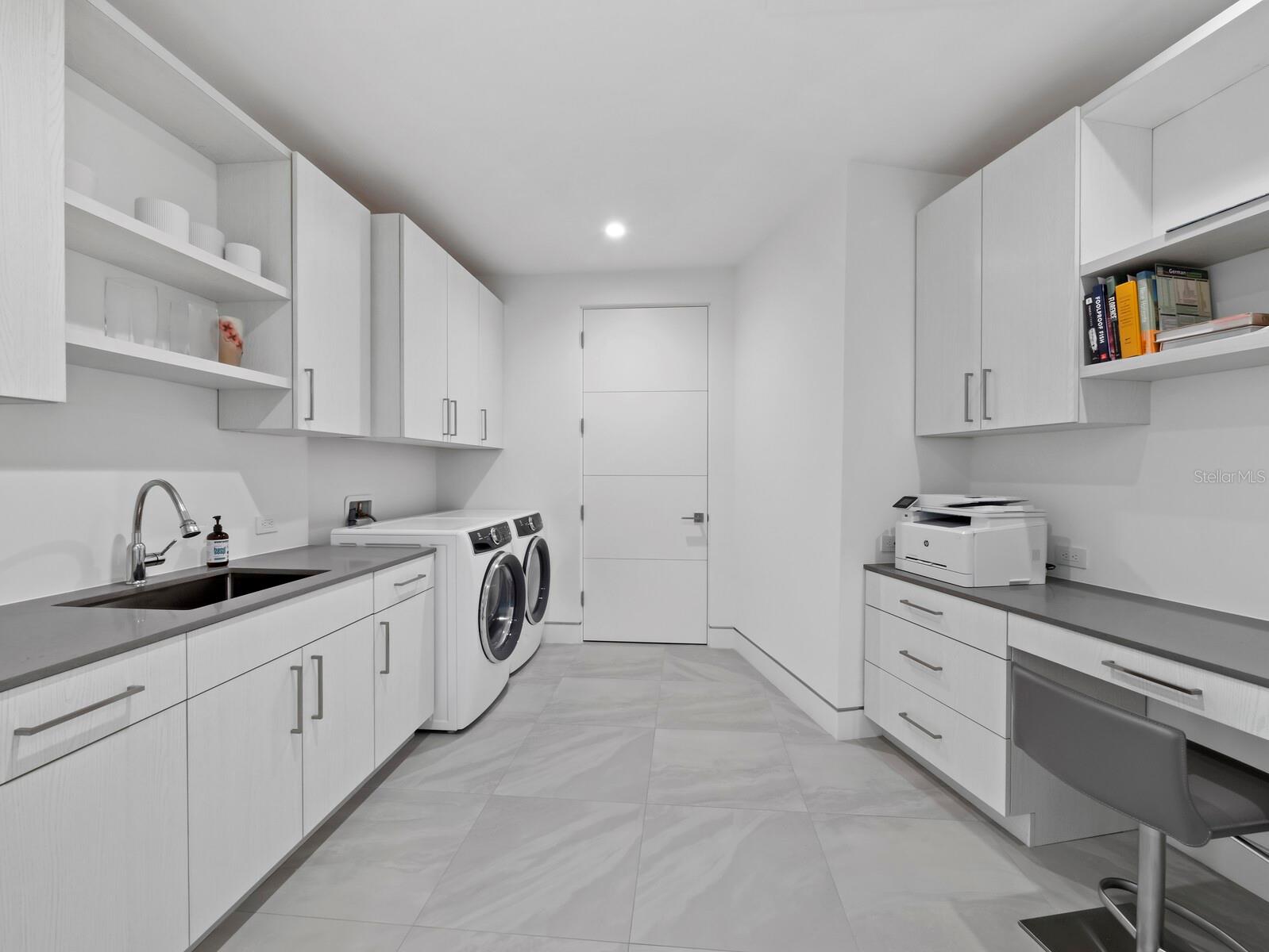 Listing photo id 30 for 656 Owl Drive