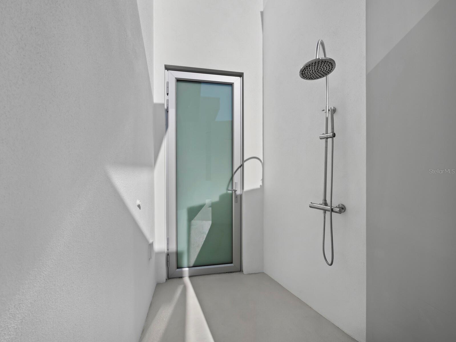 Listing photo id 36 for 656 Owl Drive