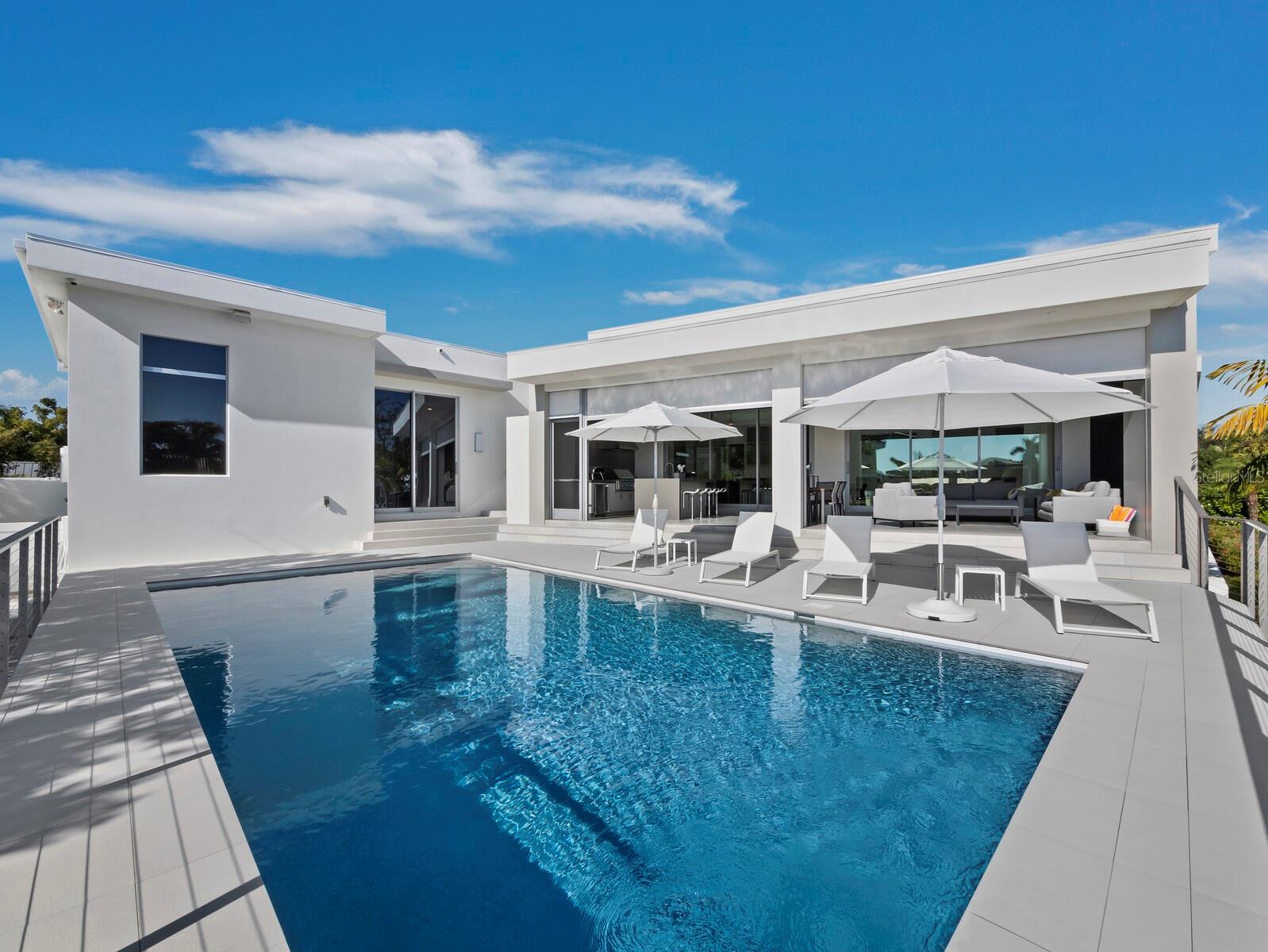 Listing photo id 40 for 656 Owl Drive