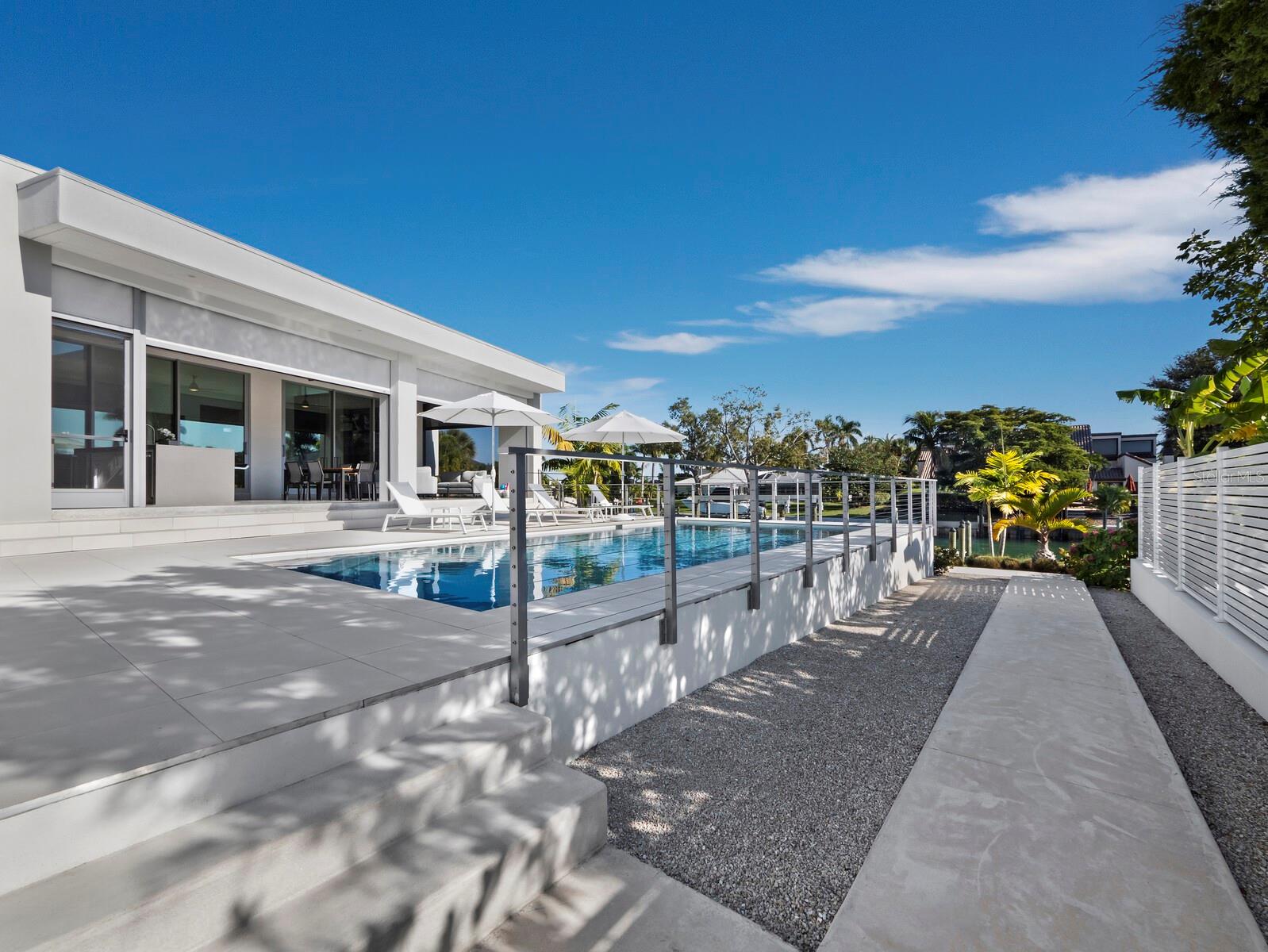 Listing photo id 42 for 656 Owl Drive